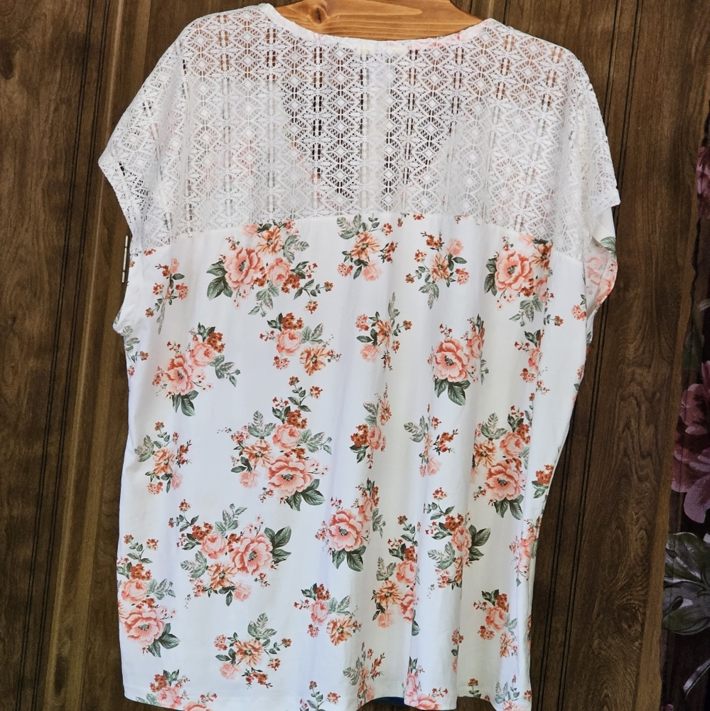 Womens top - Picture 2 of 3